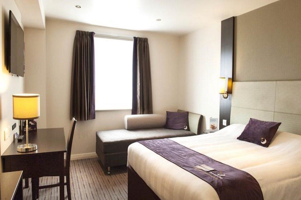 Premier Inn Premier Inn Wirral Greasby Buitenkant foto